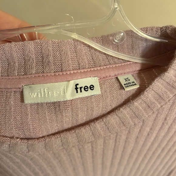 Aritzia Wilfred Free pink sweater - Picture 3 of 3